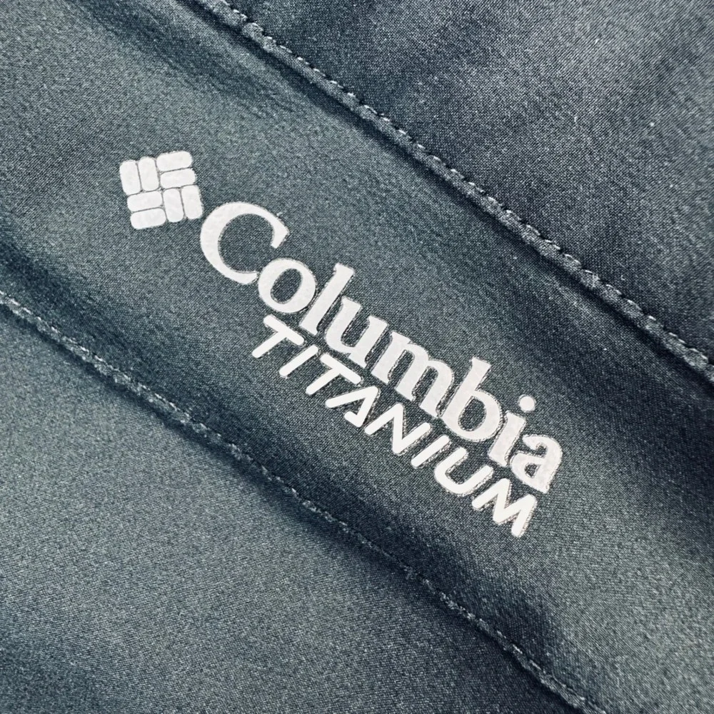 Columbia Men's 42x32 Black Titan Pass Pants Hiking Trekking Stretch Cinch Belt